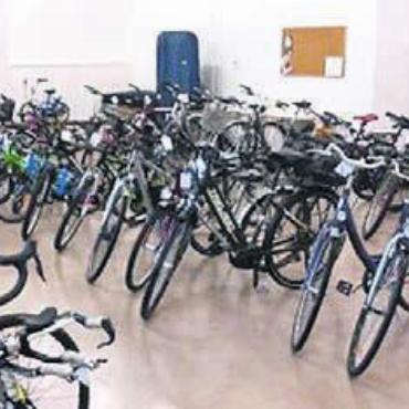 Velos auf dem Klosterhof - Für gebrauchte Velos neue Besitzer finden. Bild: zg