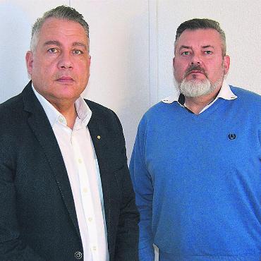 Verlust im sechsstelligen Bereich - OK-Vizepräsident Carlo Ariu (links) und OK-Präsident Rafael Hernandez bedauern das grosse Defizit des Mutschälle Fäschts. Sie möchten mit verschiedenen Massnahmen Geld generieren, um die noch offenen Rechnungen zu zahlen. Bild: Roger Wetli