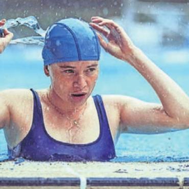 Kino-Highlights mit Herz und Tiefgang - Tilda (Luna Wedler) schwimmt täglich.