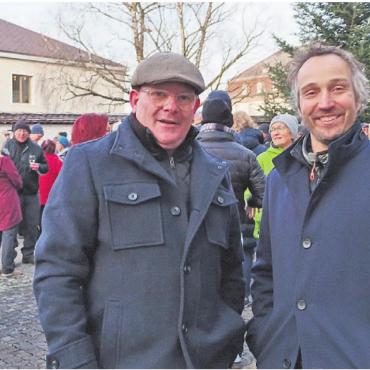 Respektvollen Umgang pflegen - Die beiden Gastgeber Hans Peter Frey (Kirche) und Hans-Peter Budmiger (Gemeinde) sprachen sich für ein Miteinander aus.