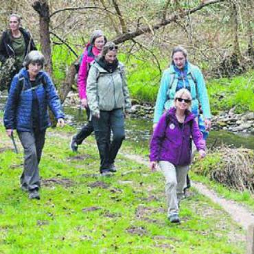 Sich anders begegnen - Das «FrauenWandern» findet jeweils in lockerer Atmosphäre statt.