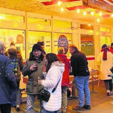 Zahlreiche Interessierte - Viele Besucherinnen und Besucher kamen, um die Räumlichkeiten des künftigen Gemeinschaftszentrums zu besichtigen. Bild: zg