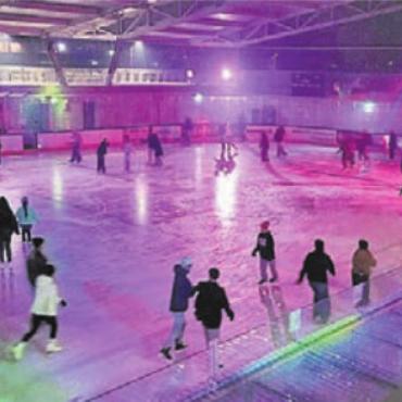 Eisdisco im Schüwo-Park - Die Teilnehmenden erwartet ein Abend voller Musik, Bewegung und guter Laune. Bild: Archiv