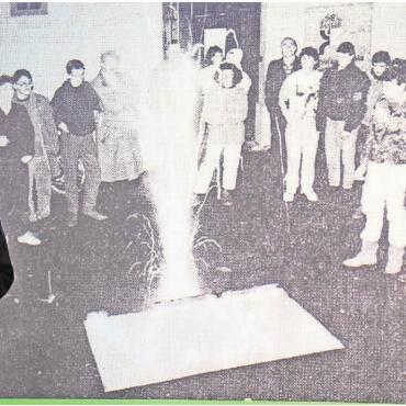 Die Innovationsmaschine - Der erste VJF-Präsident Dani Burg zeigte das Bild vom Start ins Jahr 1991. Das Feuer, das damals brannte, war mitentscheidend und symbolträchtig. Bilder: Daniel Marti