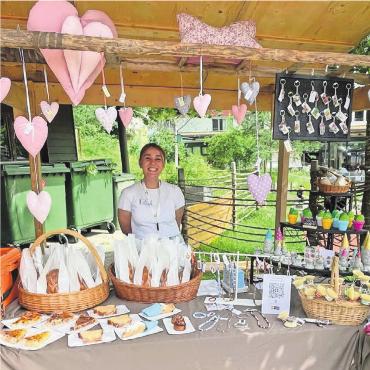 Fest für alle Sinne und Menschen - An den Marktständen gab es einiges zu entdecken. Hier mit Produkten der Bewohner.