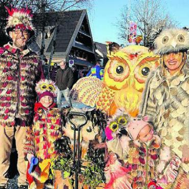 Märchenhaft in die fünfte Jahreszeit - Die Eulenfamilie Schaller aus Schongau.