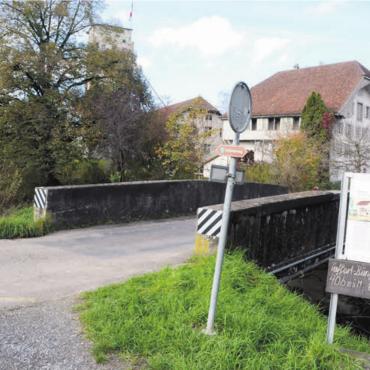 Noch gibt es in die Tieffurt eine Brücke. Ob das auch in Zukunft der Fall sein wird, bleibt vorerst weiter offen. Bild: Archiv