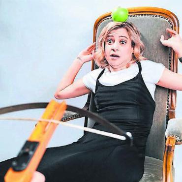 Posaune, Saxofon und Dudelsack - Lara Stoll ist mit ihrem fünften Soloprogramm zurück auf der Bühne. Bild: pd