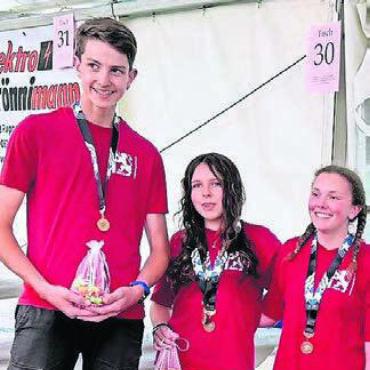 Sie zeigten, wer der Meister ist - Simon Belser und Eliane Koller (v. l.) wurden zum Aargauer Meister gekürt. Zudem erreichte Koller mit Corinna Lützelschwab den 3. Platz. Bild: zg