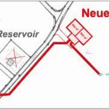 Neues Reservoir mit mehr Kapazität - Der Situationsplan: In Grün die bestehende Leitung, in Rot die neuen.