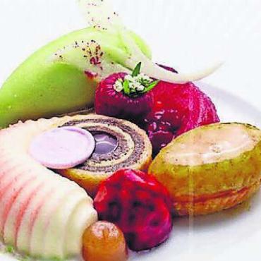 Mit Stangensellerie und Estragon - Die Dessert-Kreationen mit viel Himbeer und Estragon.
