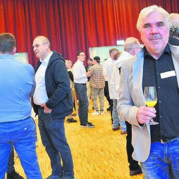 Sechs Sekunden für einen Eindruck - Die Vorbereitungen seien auf Kurs, verrät OK-Präsident Josef Villiger beim Apéro. Bilder: Thomas Stöckli