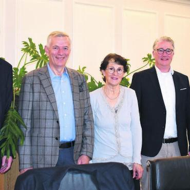 Potenzial ist vorhanden - Die Ammänner präsentierten die Schwerpunkte des Projekts Kleeblatt: (von links) Peter Spring (Widen), Daniel Stark (Zufikon), Rosmarie Groux (Berikon), Reto Bissig (Rudolfstetten-Friedlisberg) und Raymond Tellenbach (Bremgarten). Bild: Erika Obrist