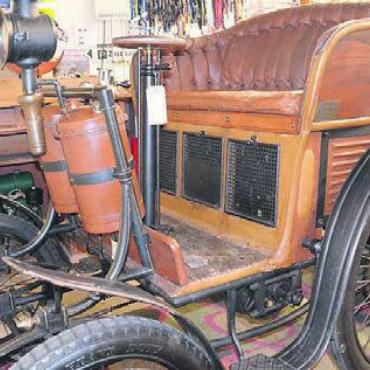 Herz für rollende Kulturgüter - Diesen 1898er-Lorenz-Popp hat das Verkehrshaus dem Murianer Garagisten anvertraut.