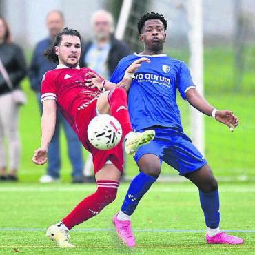 Dritte Pleite in Serie - Der FC Wohlen U23 (rechts Nelson Afulike) gerät immer mehr in Bild: awa/Archiv