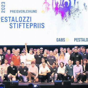 Murianer unter den Geehrten - Die Gewinner des Pestalozzi-Stiftepriis. Der Murianer Jan Andermatt konnte an der Feier nicht teilnehmen. Bild: zg