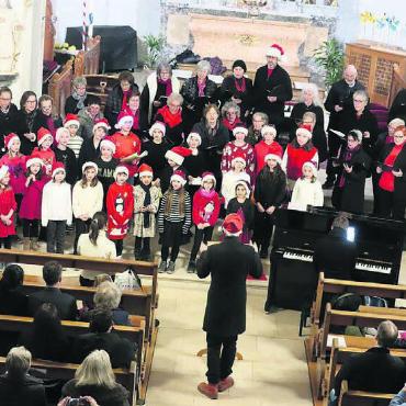 Den Advent besungen - Gross und Klein sorgten für adventliche Stimmung in der Kirche Oberlunkhofen. Bild: zg