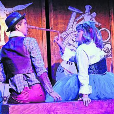 Die Nase wächst und wächst - Pinocchio, die Holzpuppe, die gerne ein Mensch sein will, ist in Muri zu Gast. Bild: André Springer