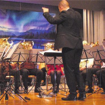 «Viking Age» – die Blasmusik-Überraschung - Dirigent und Musiker haben dem Publikum ein besonderes Konzerterlebnis auf beeindruckendem Niveau geboten. Bild: aha
