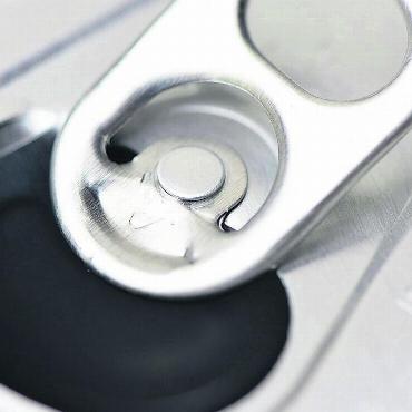 Frivoler Kontakt auf Kunden-WC - Ein Energydrink als Geschenk ist Ausgangspunkt der Tat: Danach verlangte ein Verkaufsangestellter von der minderjährigen Kundin unmoralische Gefälligkeiten. Bild: www.pixabay.com
