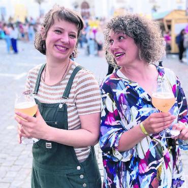 Intermezzo zum Fünften - Die Schwestern Barbara (links) und Raphaela Schmid sind die Gastgeberinnen in der neuen Intermezzo-Saison. Bild: zg