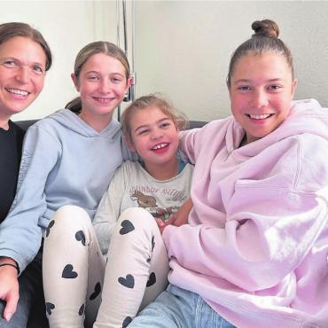 Erst am Anfang - Die grosse Leidenschaft fürs Biken verbindet die Familie Huber, von links: Janine, Lina, Malea, Shana und Stefan Huber. Bild: Stefan Sprenger
