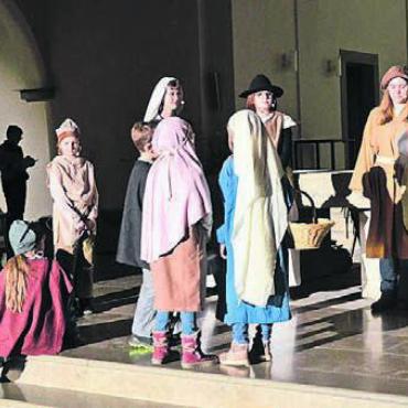 Weihnachtsgeschichte als Musical - In Nazareth macht das Gerücht die Runde, dass die Einwohner für eine Volkszählung an ihren Herkunftsort reisen müssen.