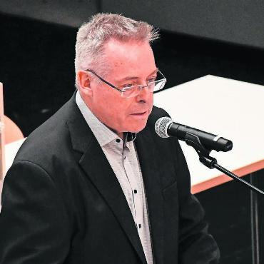 «Wir sind Diener der Demokratie» - Einwohnerratspräsident Marc Läuffer führte stets souverän, fair und lösungsorientiert durch das Ratsgeschehen. Bild: Daniel Marti