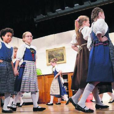 Verwirrung um den Bio-Adonis - Die Kindertanzgruppe hat ihr Können gezeigt.