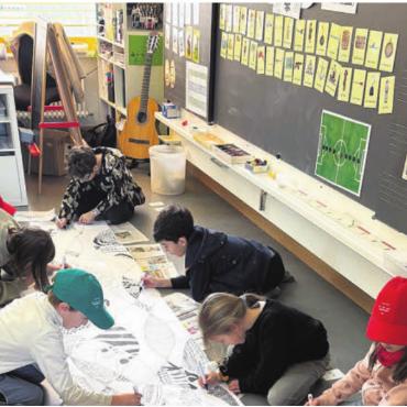 Kunterbuntes Miteinander - Den Zusammenhalt zu stärken, war eines der grossen Ziele der Projektwoche der Schule. Und so wurden gemeinsame Werke erschaffen.