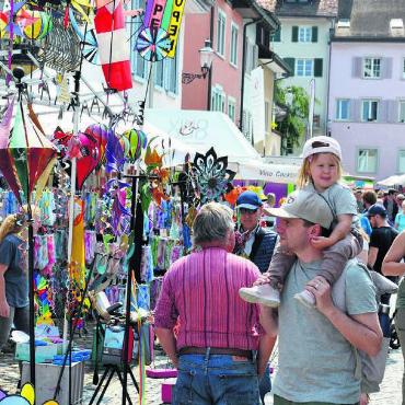 Herz ist Trumpf im Marktstädtli - Rund 20 000 Personen besuchten den Pfingstmarkt in diesem Jahr. Bilder: Albert Schumacher