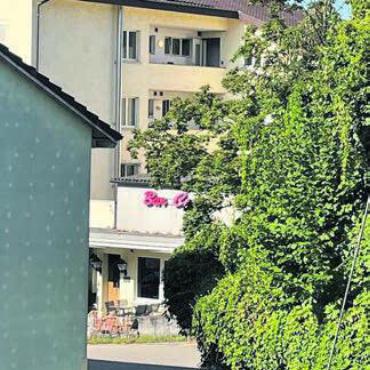 Ausstandspflicht verletzt? - Unterstützung und Baubewilligung fraglich: Dieser knappe Durchgang reicht für die Erschliessung nicht aus.