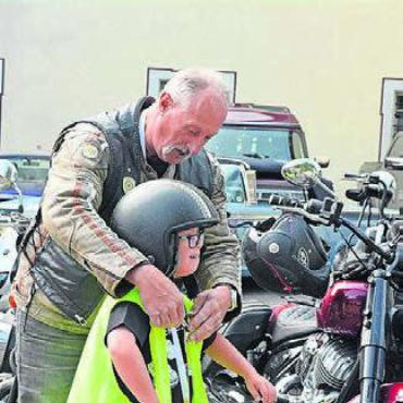 Eine Insel im Alltag - So schnell wird ein Kind zum Biker der Angel Dogs.
