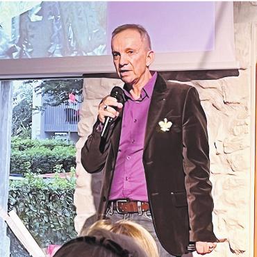Kaiserin Sisi und die Schweiz - Michael van Orsouw: «Das während 60 Jahren verschwundene Sisi-Gemälde auf der Dia-Leinwand lag verstaubt auf einem Estrich im Kloster.»