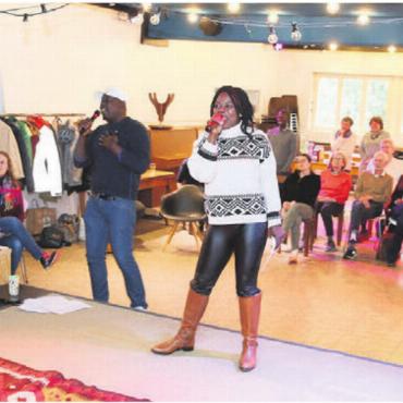 Zum Klingen gebracht - Ausgelassene und fröhliche Stimmung beim gemeinsamen Singen. Bild: zg