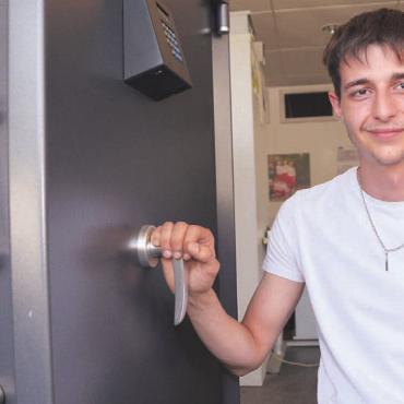 Wie umgehen mit den US-Zöllen? - Joel Bundi leitet als Geschäftsinhaber die Targo Tresore AG. Der Zollbelastung sieht er gelassen entgegen. 
Bild: rwi/Archiv