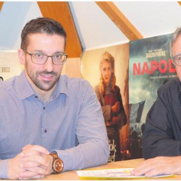 Ein Upgrade für Ton und Bild - Thomas Haller (links) und Reto Holzgang haben mit dem Kino Mansarde viel vor. Bild: tst