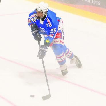 Ein Mann gegen sein Dorf - Letztes Jahr stand Patrick Siegwart im Freiämter Derby noch selbst auf dem Eis. Jetzt wird er «nur» als Trainer des HC Wohlen Freiamt mit dabei sein. Schafft es ausgerechnet der Fischbach-Gösliker, dem HC Fi-Gö ein Bein zu stellen?
