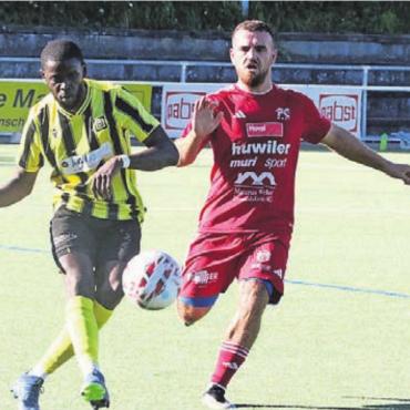 Das volle Fussballpaket - Die Fussballbeilage bringt viel Lesestoff über die Vereine aus der Region (FC Muri) mit sich.Bild: jl