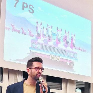 Der Unterschied ist kaum erkennbar - David Blum zeigte anhand des Begriffs PS, was KI zum Teil noch für Spielereien und Interpretationen bringt. Bild: Verena Anna Wigger
