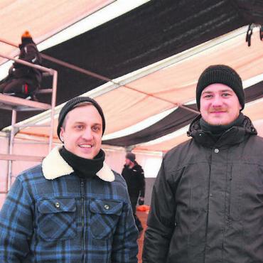 Ein Anlass jagt den nächsten - Manuel Staubli, Präsident der Stiefeliryter (links), und David Steiner, OK-Präsident der Stiefeli-Nacht, freuen sich, dass es morgen losgeht. Bild: Annemarie Keusch