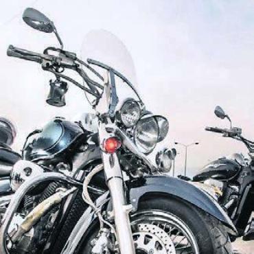 TCS-Töffsegnung mit Country-Night - In Bremgarten fahren verschiedene Motorräder auf. Bild: zg