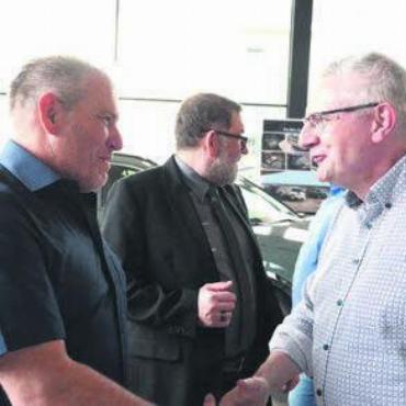 Aus Liebe zum Dorf - Zu den Gratulanten gehörte auch SVP-Nationalrat Andreas Glarner.