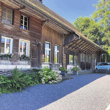 Das Paradies mit anderen teilen - Schon von aussen ist das alte Bauernhaus ein Hingucker.