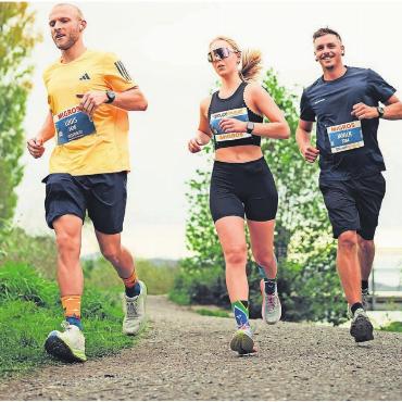 10 000 Laufbegeisterte - Ein beliebter Event: Der Hallwilerseelauf mit imposanter Laufkulisse. Bild: pd