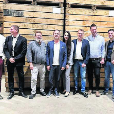 Sich ausgetauscht - Kandidaten fr die National- und Stnderatswahlen mit Vorstandsmitgliedern Bild: zg