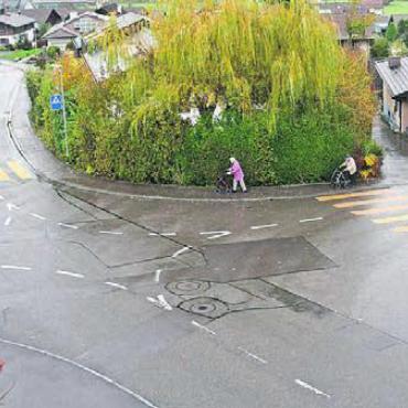 Vielleicht doch nicht letztes Wort - Auf Boswils Quartierstrassen darf weiterhin mit Tempo 50 gefahren werden. Das ist das Resultat der Referendumsabstimmung. Bild: Archiv
