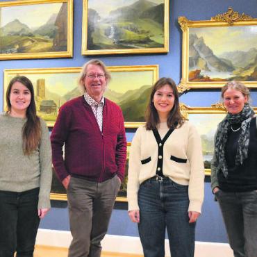 Fast wie Detektive - Sie alle sind Expertinnen und Experten in ihren Bereichen – rund um Caspar Wolfs Werk bilden sie nun ein Team, von links: Katja Häckel, Peter Fischer, Kristina Pfister und Nadia Häfner (von links). Bild: Annemarie Keusch