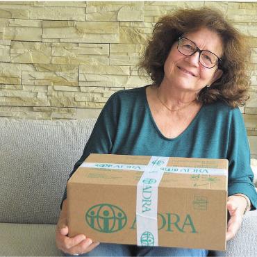 Ein Lichtblick für die Ärmsten - Monika Stirnimann hofft, dass möglichst viele Pakete mit Hilfsgütern auch aus dem Freiamt nach Moldawien gelangen. «Wir sind um jedes einzelne dankbar.» Bilder: Annemarie Keusch / zg