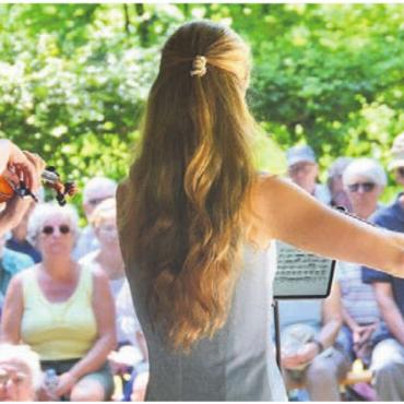 Bilder, Menschen, Emotionen - 5. Juli: Ein Violinenkonzert im Wald an der Musikwanderung des Künstlerhauses Boswil.